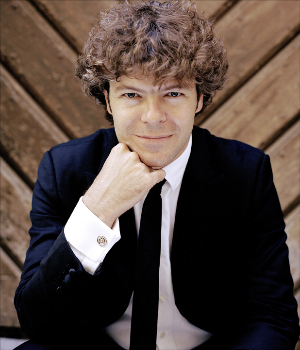 Pablo Heras-Casado makes his debut appearance with the Juilliard Orchestra on November 12, 2015. (c) Felix Broede